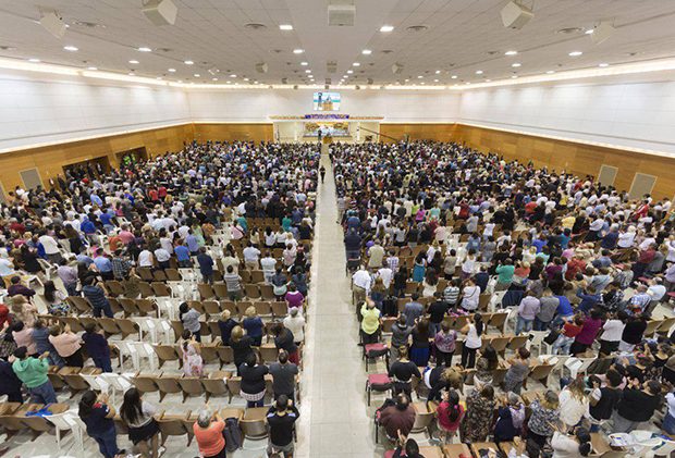 El pasado domingo 5 de febrero, en la Universal de Uruguay se vivió un momento memorable. El obispo Djalma Bezerra ministró la reunión y consagró a obispo al pastor Celso Zorzenon y a su esposa la señora Valdirene.