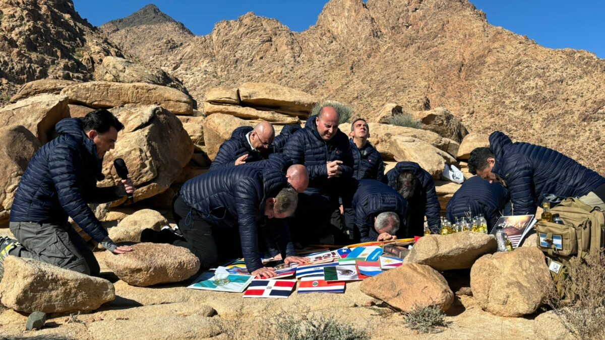Gran Clamor con los Obispos en el Monte Sinaí